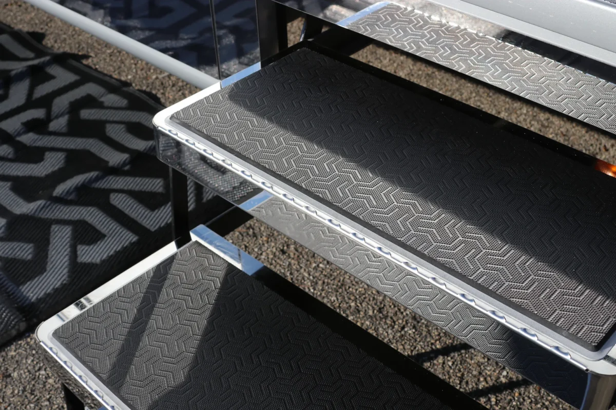 RV-Step-Covers-Dynaquest-XL-002